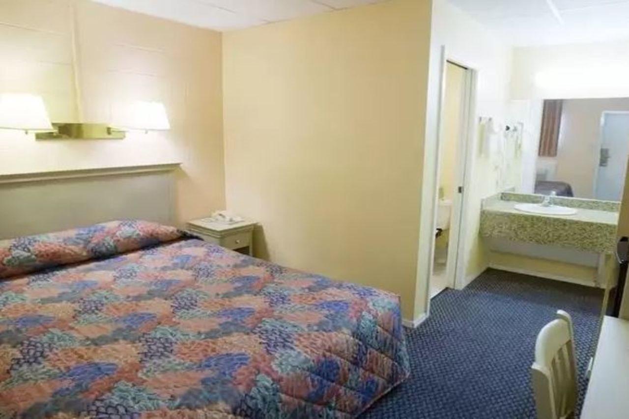 Americas Best Value Inn San Antonio/Lackland Afb Exterior photo