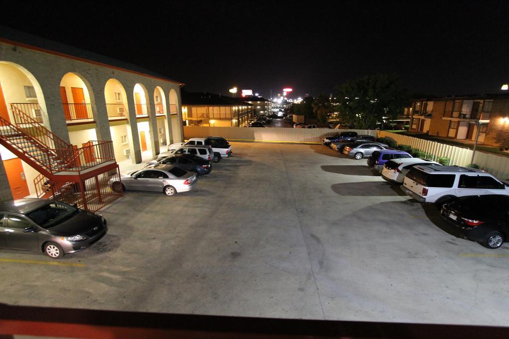 Americas Best Value Inn San Antonio/Lackland Afb Exterior photo