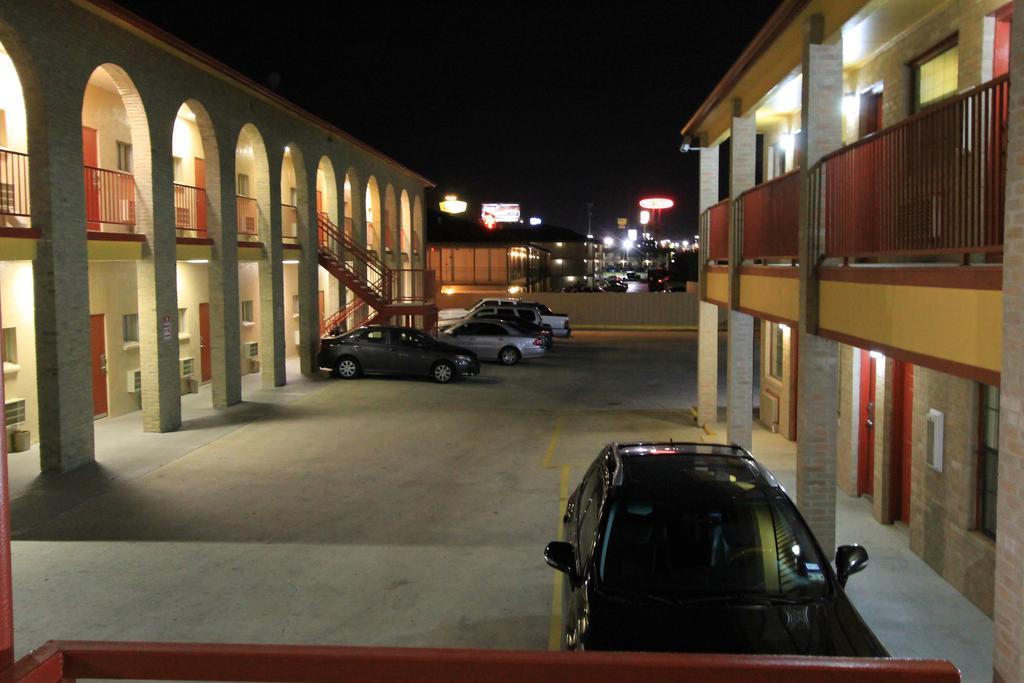 Americas Best Value Inn San Antonio/Lackland Afb Exterior photo